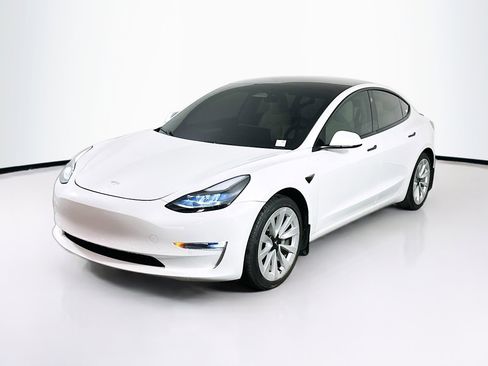 Used 2021 Tesla Model 3 Standard Range Plus image 3
