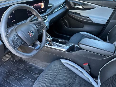 Used 2024 Buick Envista Preferred image 11