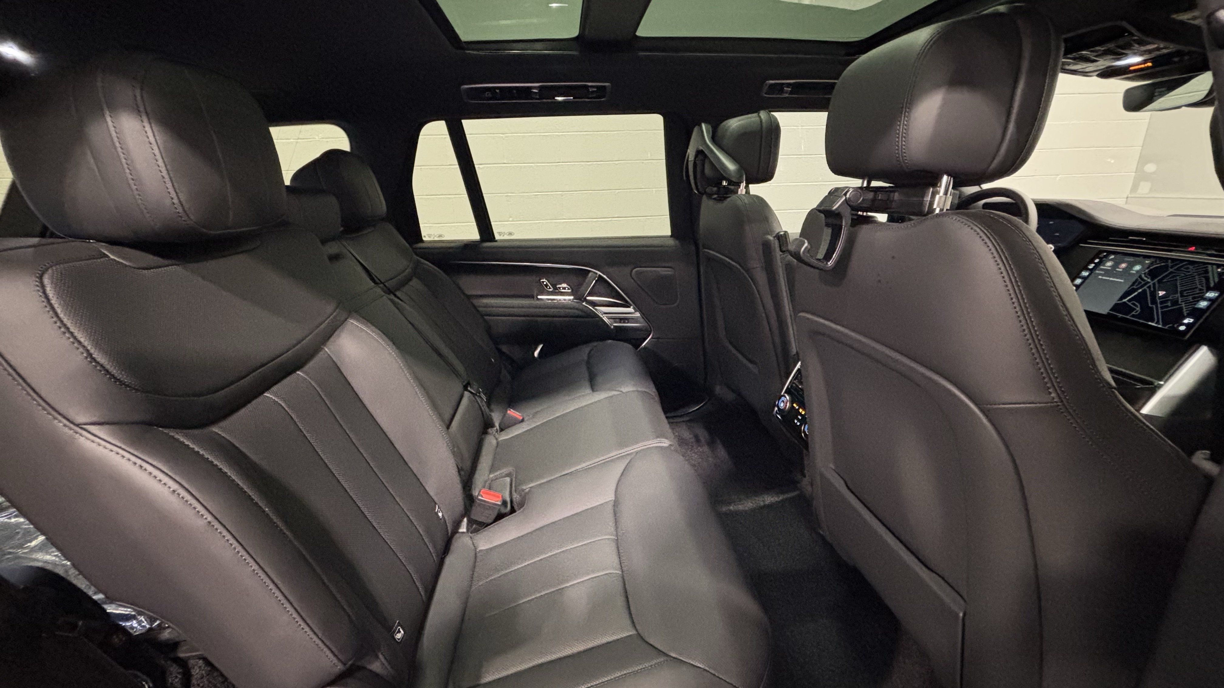 New 2026 Land Rover Range Rover Long Wheelbase SE AWD/4WD image 16