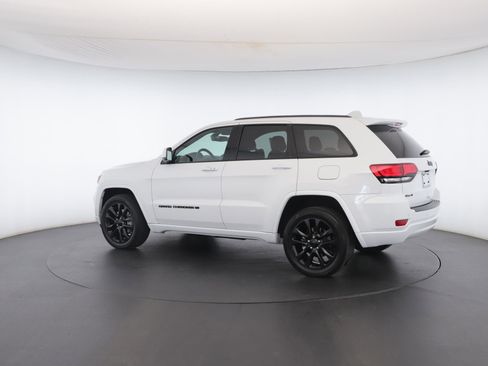 Certified 2022 Jeep Grand Cherokee Laredo X image 24