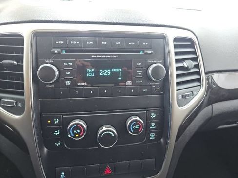 Used 2012 Jeep Grand Cherokee Laredo w/ Laredo E Group AWD/4WD image 6