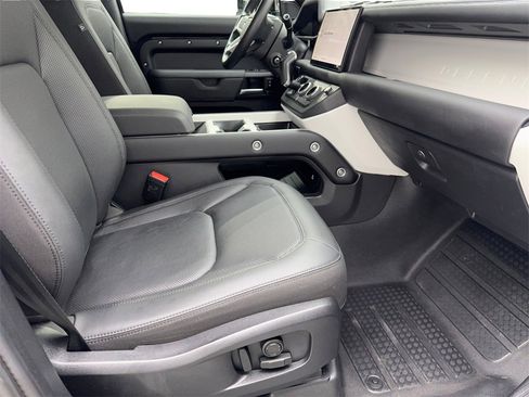 Used 2025 Land Rover Defender 110 S image 38