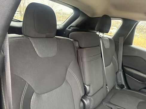 Used 2016 Jeep Cherokee Latitude w/ Cold Weather Group image 21