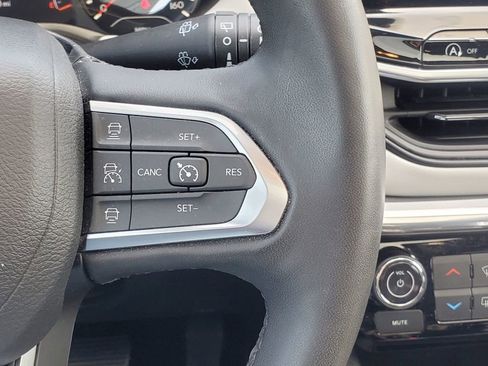 Used 2023 Jeep Compass Limited w/ Sun and Sound Group AWD/4WD image 17