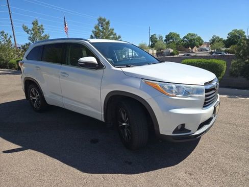 Used 2016 Toyota Highlander XLE image 3