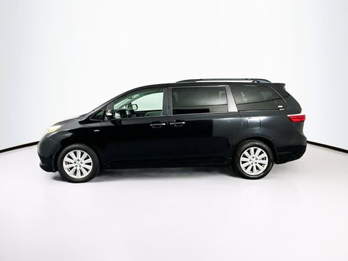 Used 2017 Toyota Sienna Limited Premium image 4