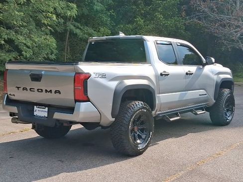 Used 2024 Toyota Tacoma TRD Off-Road AWD/4WD image 6