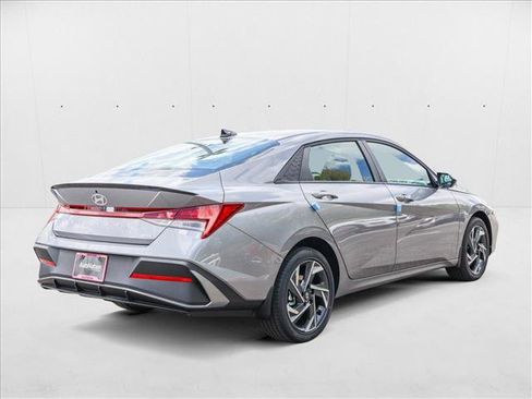 New 2025 Hyundai Elantra SEL image 5