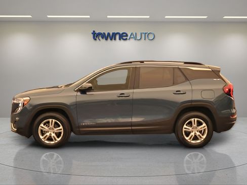 Used 2024 GMC Terrain SLE w/ Driver Convenience Package AWD/4WD image 2