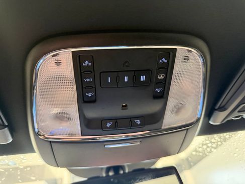 Used 2013 Chrysler 300 C AWD/4WD image 27