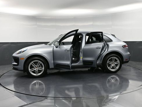 Certified 2025 Porsche Macan image 36