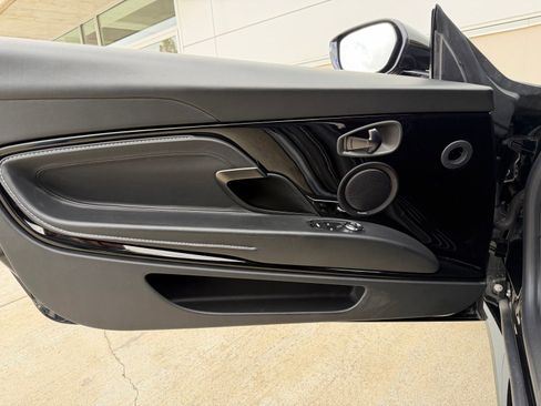 Used 2021 Aston Martin DB11 Coupe image 20