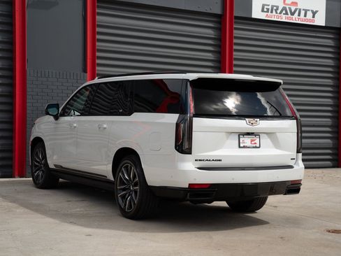 Used 2022 Cadillac Escalade ESV Sport Platinum image 10