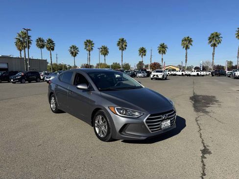 Used 2017 Hyundai Elantra SE image 2