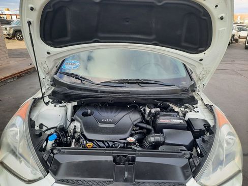 Used 2012 Hyundai Veloster w/ Style Pkg image 22