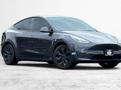 Used 2025 Tesla Model Y Long Range image 2