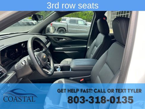 Used 2025 Chevrolet Traverse LT FWD image 10