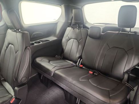 New 2026 Chrysler Pacifica Select image 26