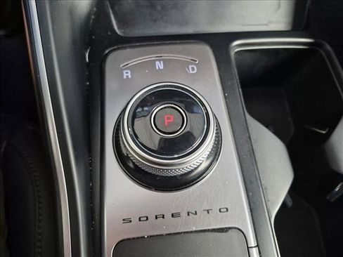 Used 2024 Kia Sorento EX AWD/4WD image 3