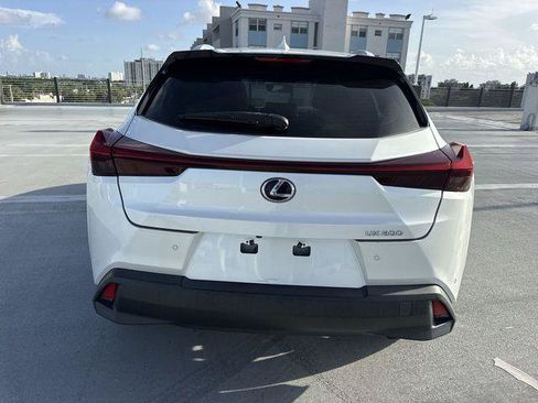 Certified 2022 Lexus UX 200 w/ Premium Package FWD image 24