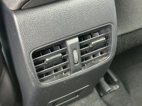 Used 2022 Toyota Corolla Cross LE image 13