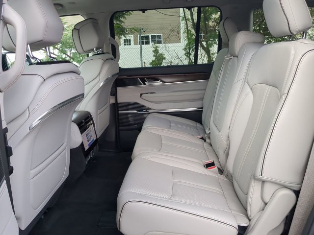 Used 2023 Jeep Grand Wagoneer Series II w/ Flexible Seating Group AWD/4WD image 13