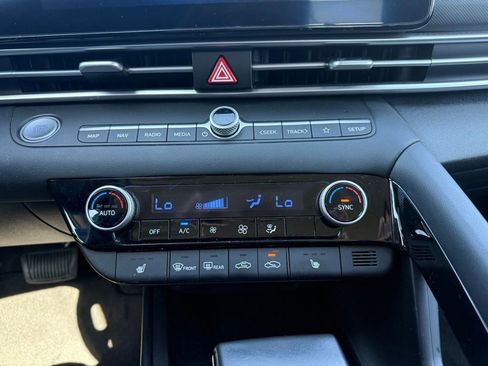 Used 2023 Hyundai Elantra SEL w/ Convenience Package image 22