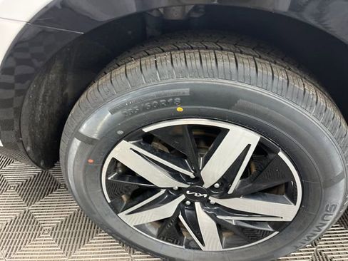 Certified 2022 Kia Sorento S w/ Panoramic Sunroof Package image 29