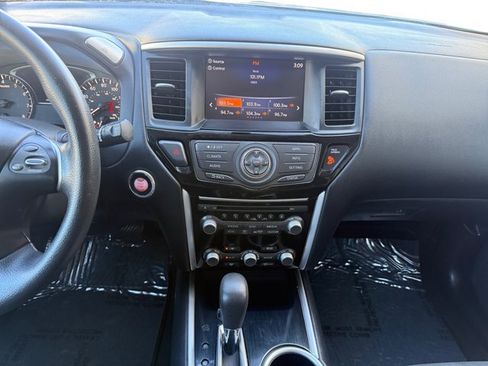 Used 2017 Nissan Pathfinder S AWD/4WD image 15