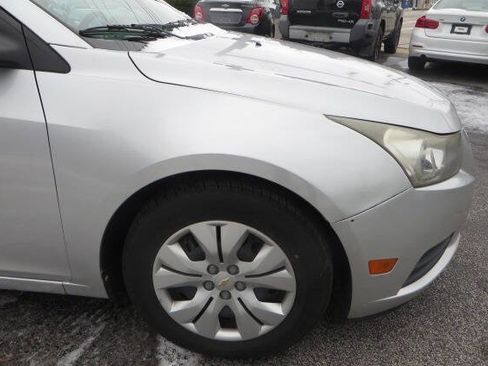 Used 2012 Chevrolet Cruze LS image 41