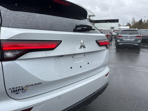 Used 2023 Mitsubishi Outlander ES image 28