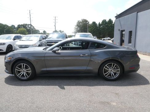 Used 2016 Ford Mustang Coupe RWD image 9