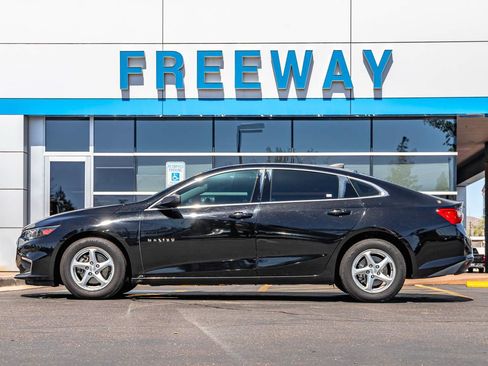 Used 2017 Chevrolet Malibu LS FWD image 2