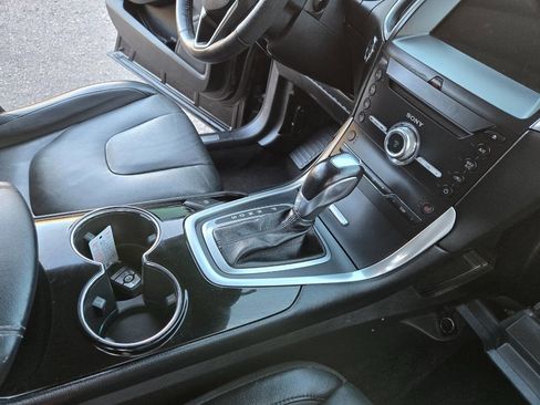 Used 2018 Ford Edge Titanium image 38