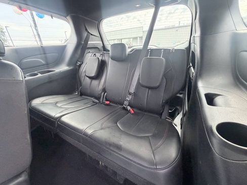 Used 2020 Chrysler Pacifica Touring-L FWD image 28