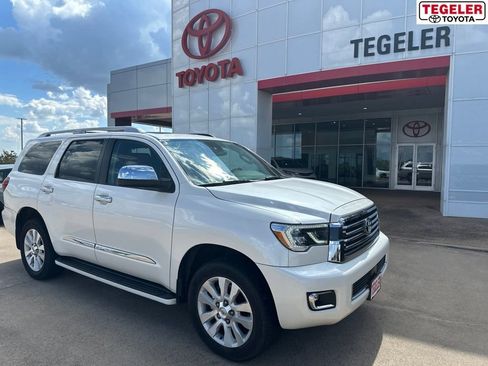Used 2018 Toyota Sequoia Platinum RWD image 1