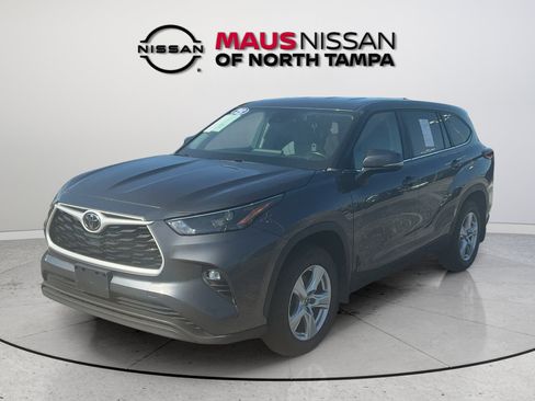 Used 2023 Toyota Highlander LE AWD/4WD image 5