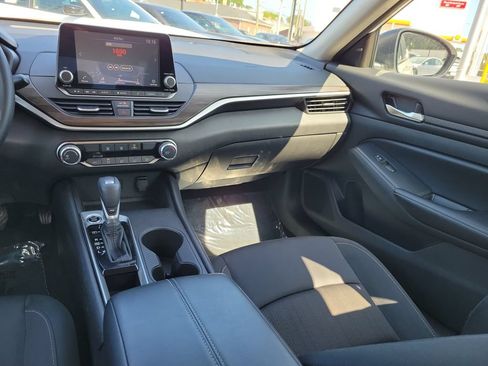 Used 2025 Nissan Altima 2.5 SV FWD image 12