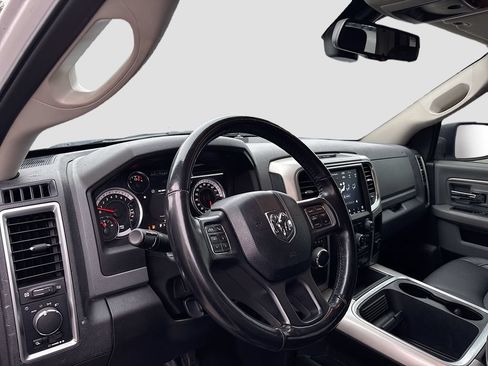 Used 2020 RAM 1500 Classic SLT w/ Luxury Group RWD image 9