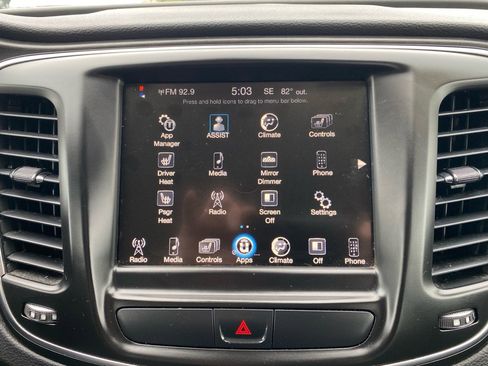 Used 2017 Chrysler 200 Limited Platinum image 20