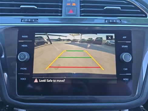 Used 2022 Volkswagen Tiguan SE image 27