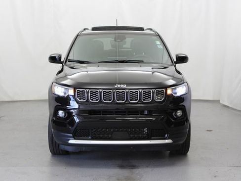 Used 2024 Jeep Compass Limited w/ Sun and Sound Group AWD/4WD image 3
