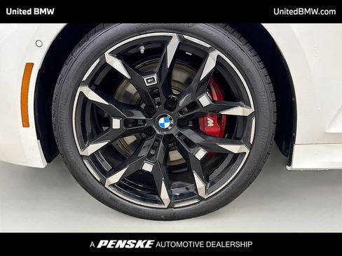 Used 2026 BMW 330i Sedan w/ M Sport Package RWD image 2