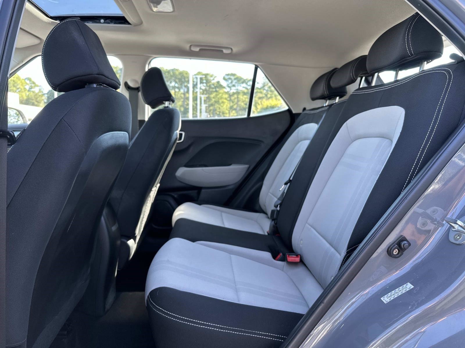 Used 2020 Hyundai Venue SEL w/ Convenience + Premium Package FWD image 10