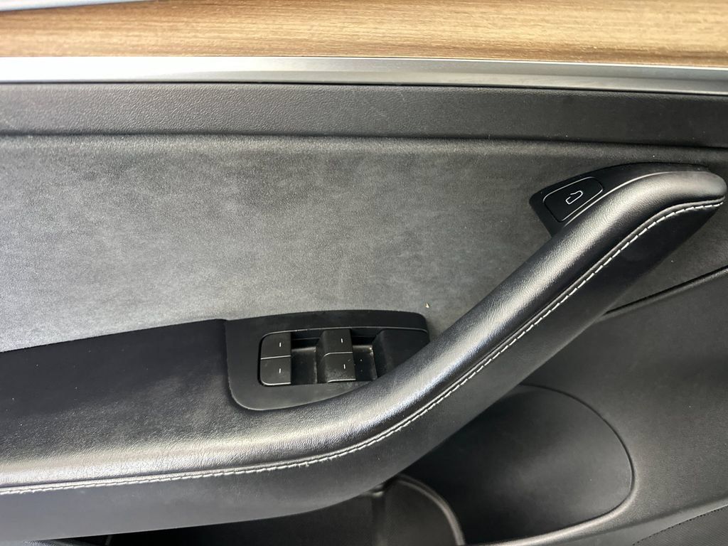 Used 2023 Tesla Model 3 Standard Range RWD image 10
