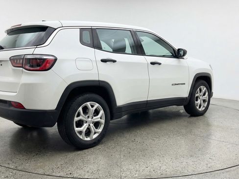 Used 2025 Jeep Compass Latitude AWD/4WD image 9