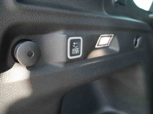 Certified 2025 Jeep Grand Cherokee L Altitude AWD/4WD image 10