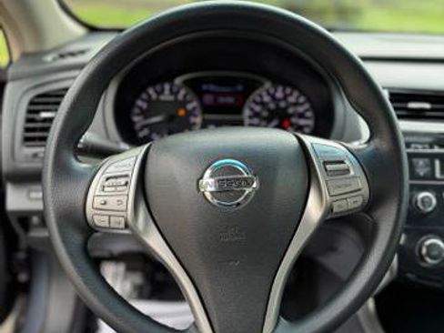 Used 2013 Nissan Altima 2.5 S FWD image 16