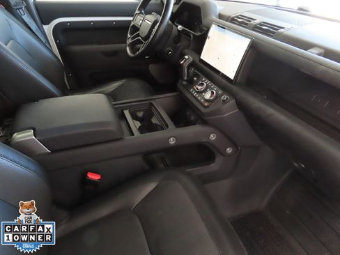 Used 2024 Land Rover Defender 130 X-Dynamic SE image 28