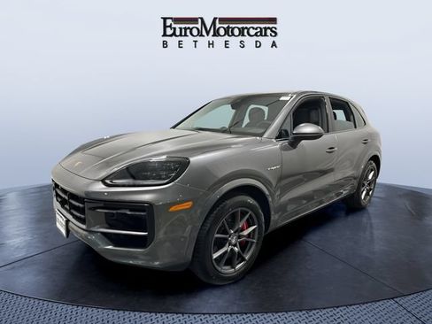 Used 2025 Porsche Cayenne S AWD/4WD image 1